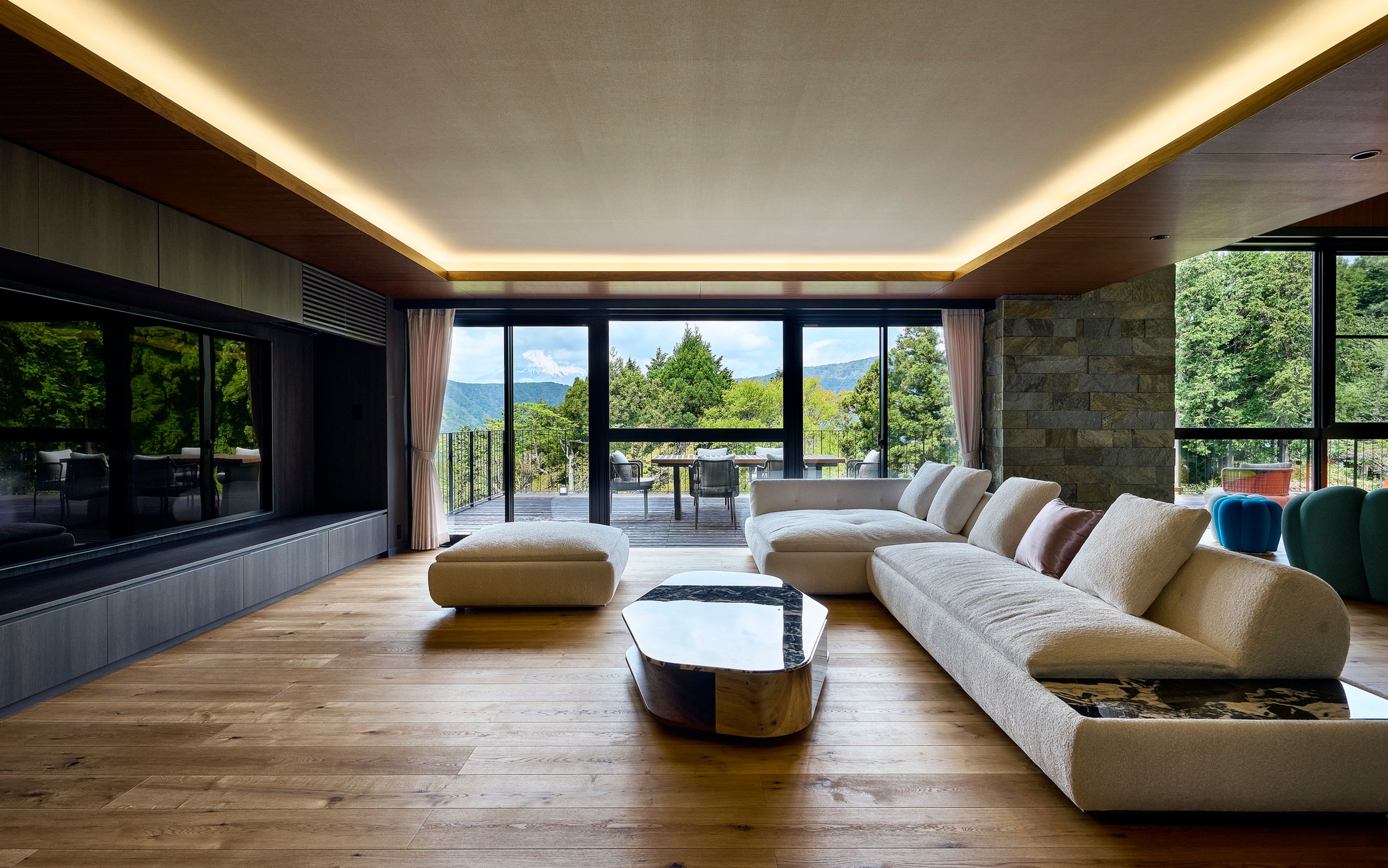 箱根の家 – 岩崎浩平 + 阿部任太 / Enjoy And Architecture EANA